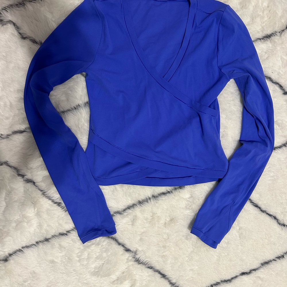 Athleta Women’s Transcend Blue Long Sleeve Wrap Top.  Size medium.